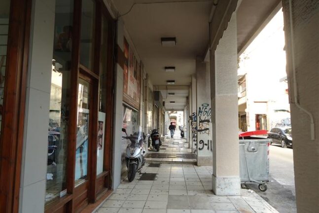 Πάτρα: Φρίκη με νεκρή γυναίκα στην Κανακάρη - Σε αποσύνθεση το πτώμα της