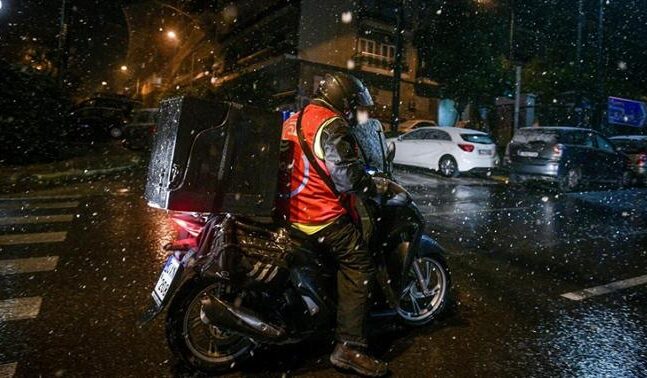 Το υπουργείο Εργασίας παίρνει θέση για τα delivery