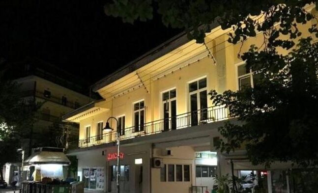 Γρεβενά: Ιδιοκτήτης ξενοδοχείου ξυλοκόπησε αντιδήμαρχο στο γραφείο του!