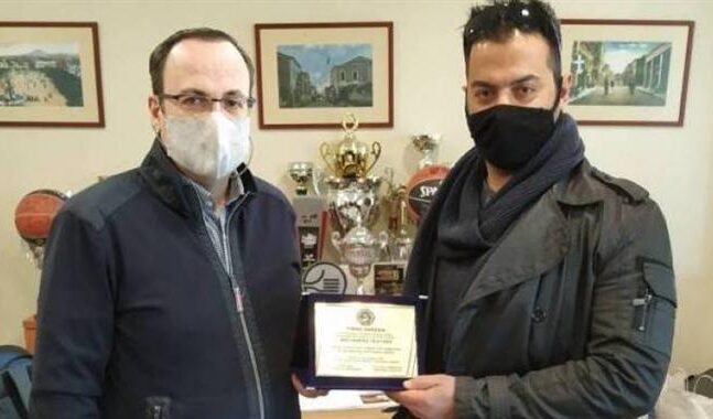Τιμητική πλακέτα από τους αστυνομικούς στον Πλ. Μαρλαφέκα