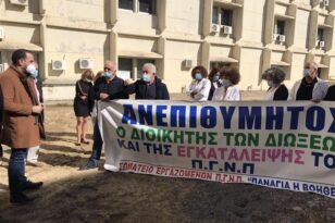 Εμμένουν στις θέσεις τους οι εργαζόμενοι