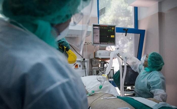 Αχαΐα: Οι κλίνες γεμίζουν, το προσωπικό εξαντλείται - Η κατάσταση στα νοσοκομεία
