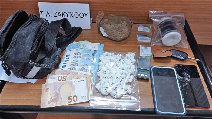 Ζάκυνθος: Έκρυβαν κοκαΐνη κάτω από πέτρες και πευκοβελόνες