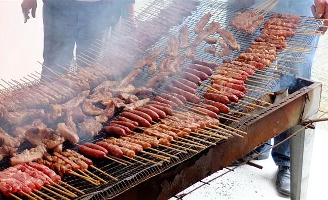 Τσικνοπέμπτη με lockdown: Ποιες μετακινήσεις επιτρέπονται -Τι απαγορεύεται