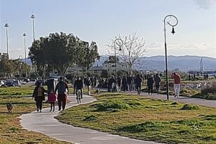 Διχασμένοι οι λοιμωξιολόγοι για λιανεμπόριο, σχολεία και μετακινήσεις