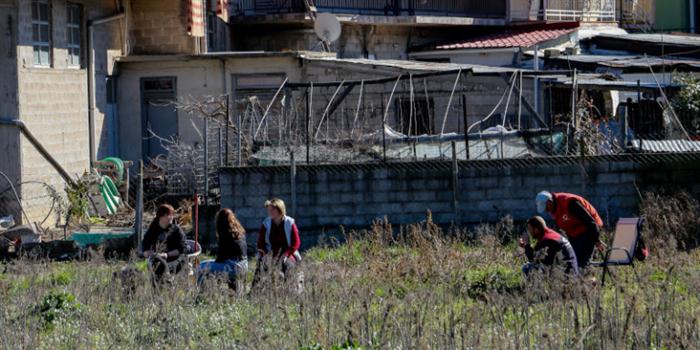 Ελασσόνα: Οι κάτοικοι φοβούνται να επιστρέψουν σπίτια τους, στήνουν σκηνές