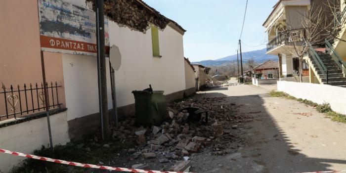 Νέες ρωγμές σε σπίτια άφησε πίσω του ο σεισμός των 5,2 Ρίχτερ