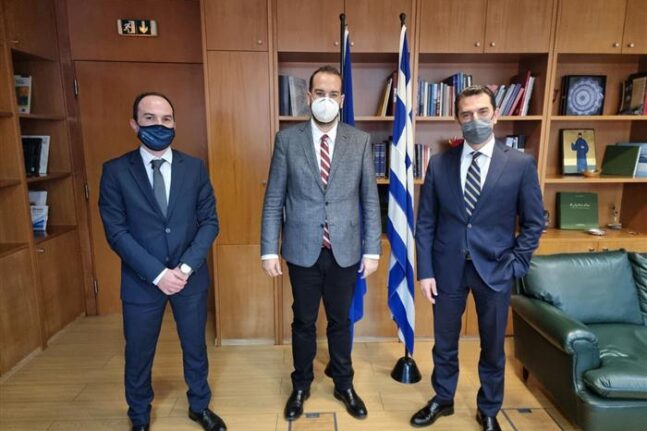 Περιφέρεια-Συνάντηση με τον υπουργό Κ. Σκρέκα: Ατζέντα με «Εξοικονομώ» και διάβρωση ακτών