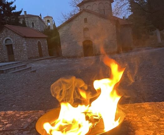 Καλάβρυτα: Δρώμενο με 4 κάμερες θα μεταδοθεί ζωντανά - για πρώτη φορά - από την Αγία Λαύρα