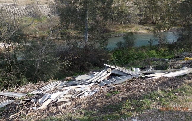 Αιγιάλεια: Επικίνδυνος αμίαντος στις όχθες του Σελινούντα