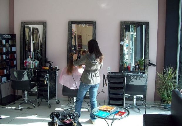 Υπ. Ανάπτυξης: Επιτρέπεται η διαδημοτική μετακίνηση για κομμωτήριο