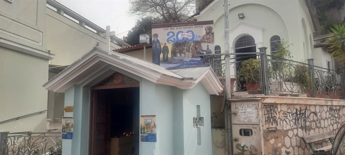 Γαλανόλευκες και Βυζαντινές σημαίες στον Αγιο Νικόλαο