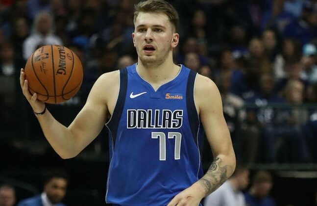 Η Ρεάλ έκανε επίτιμα μέλη της τον Κάρλος Σάινθ και τον Λούκα Ντόντσιτς