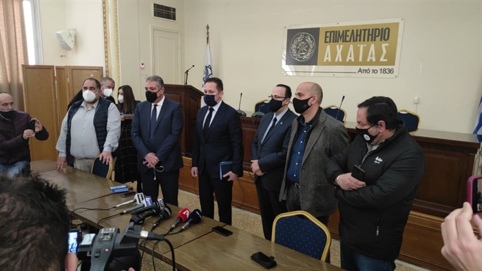 Αχαΐα - Πέτσας: "Θέλετε να ανοίξετε με click away;" - Το απόγευμα οι αποφάσεις