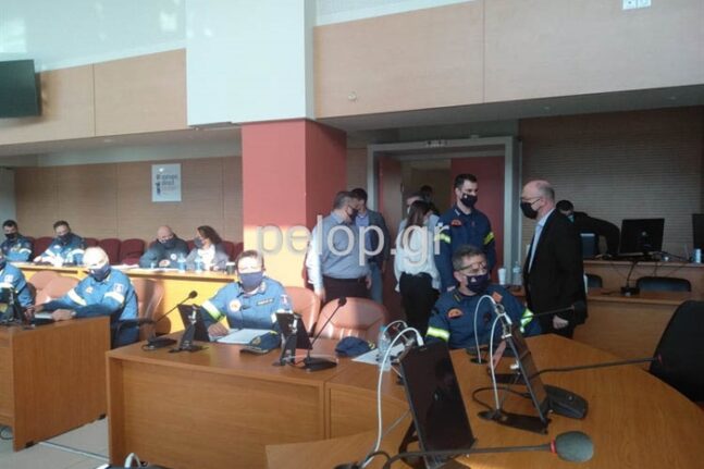 ΝΕΟΤΕΡΑ-Πάτρα: Ξεκίνησε η σύσκεψη Ν. Χαρδαλιά με το Πυροσβεστικό Σώμα