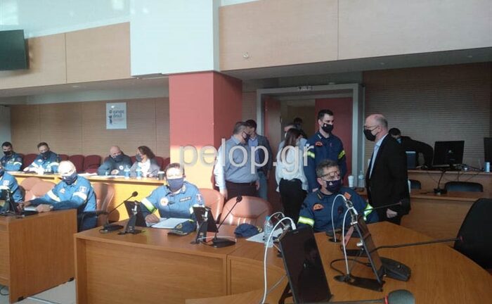 ΝΕΟΤΕΡΑ-Πάτρα: Ξεκίνησε η σύσκεψη Ν. Χαρδαλιά με το Πυροσβεστικό Σώμα