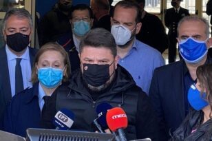 Πάτρα: Αυτοψία Χαρδαλιά για το νέο mega εμβολιαστικό - «Η προσπάθεια που γίνεται είναι τεράστια»