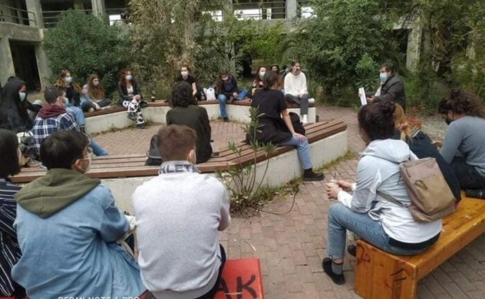 Πανεπιστήμιο Πατρών: Φοιτητές έκαναν μάθημα στην εξοχή - Απέκλεισαν και την Πρυτανεία