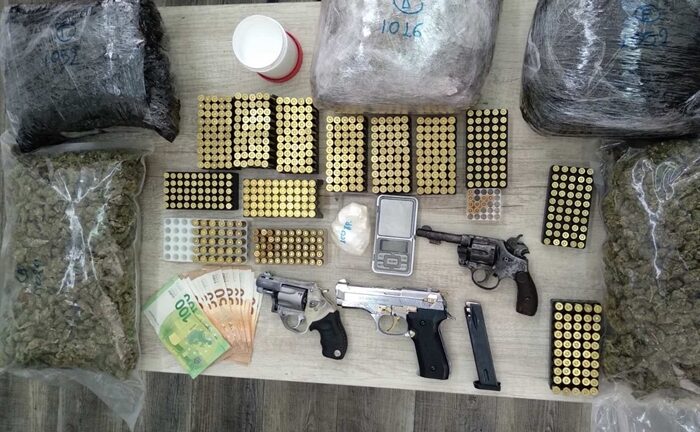Πάτρα: Το προφίλ των συλληφθέντων διακινητών κοκαΐνης, κάνναβης- Κατείχαν και όπλα