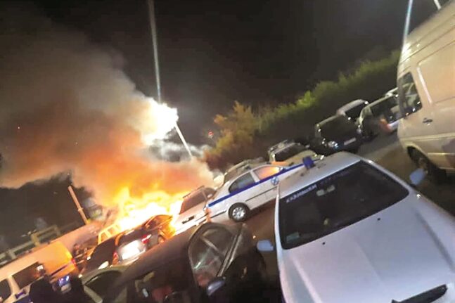 Πάτρα: Νέα επίθεση κουκουλοφόρων στο πάρκινγκ της Αστυνομίας