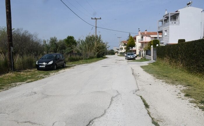 Πάτρα: Φτιάχνονται δρόμοι και πεζοδρόμια στα Δεμένικα