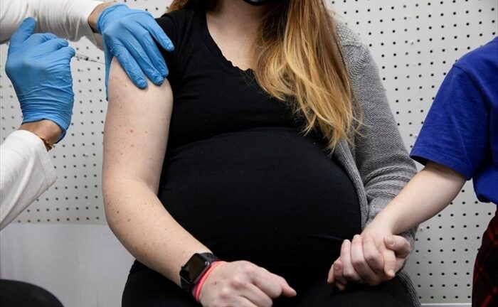 Εμβόλιο AstraZeneca- Νέα δεδομένα: Τι ισχύει με τις έγκυες