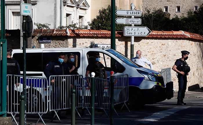 Επίθεση με νεκρή αστυνομικό κοντά στο Παρίσι