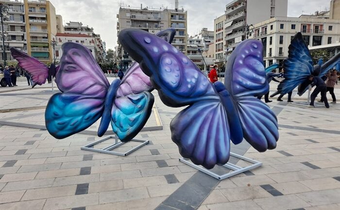 Πάτρα: Γέμισε με πεταλούδες η πλατεία Γεωργίου