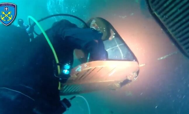 Με υποβρύχιες έρευνες βρήκαν 47 κιλά κοκαΐνης σε καράβι από τη Βραζιλία