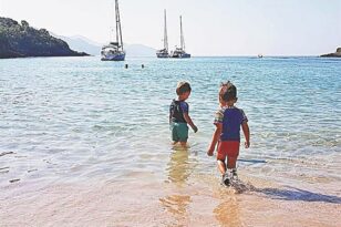 Ξενοδόχοι: Να μην είναι υποχρεωτικό το αρνητικό PCR σε παιδιά κάτω των 12 ετών