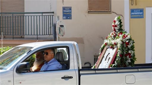 Αίγιο: Ετοιμος να τολμήσει λιτανεία ο Ιερώνυμος...της Τρυπητής!
