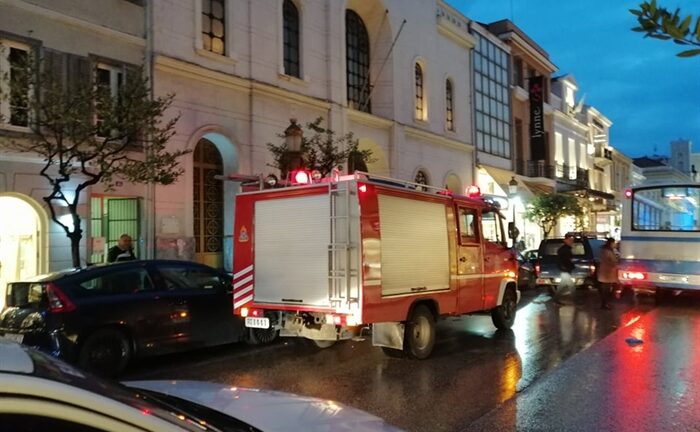 Πάτρα: Κινητοποίηση της Πυροσβεστικής για φωτιά στο κέντρο