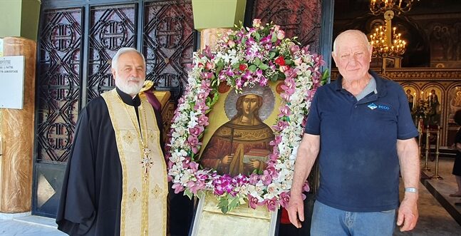 Ο στολισμός στον πανηγυρίζοντα ναό της Αγίας Ειρήνης