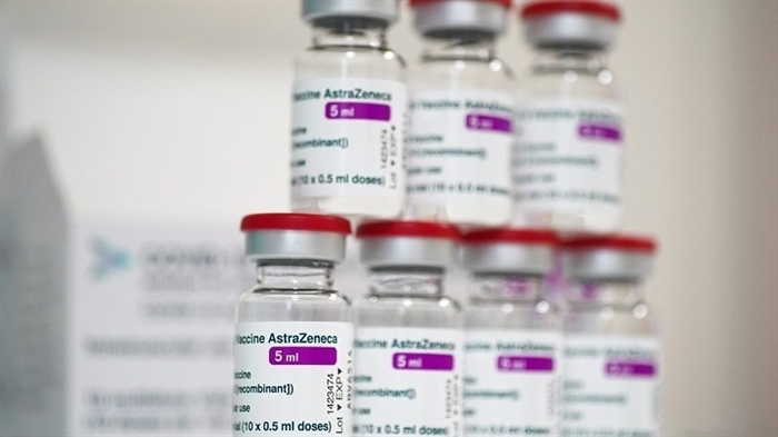 Τρεις περιπτώσεις εγκεφαλικού λόγω θρόμβωσης μεγάλων αρτηριών μετά από εμβόλιο AstraZeneca, παρουσίασαν Βρετανοί επιστήμονες