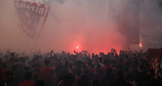 Ακρόπολη: 500 οπαδοί του Ολυμπιακού εισέβαλαν στον ιερό βράχο