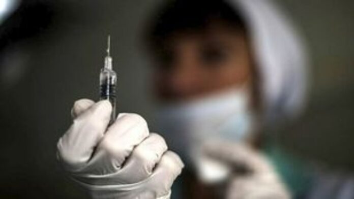 «Ο πλήρης εμβολιασμός με Pfizer και Moderna μειώνει τον κίνδυνο νόσησης κατά 94%»