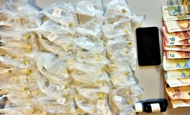 Τύρναβος: Καταζητούμενος έκρυβε ηρωίνη και μεθαδόνη σε χωράφι