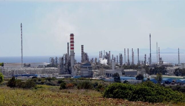 Υπό έλεγχο φωτιά στις εγκαταστάσεις της Motor Oil