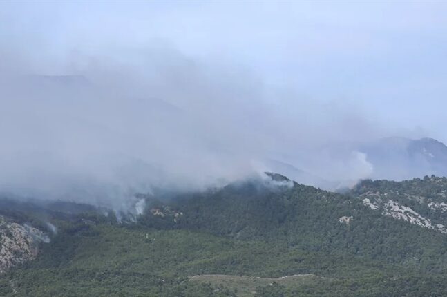 Φωτιά Σχίνος Κορινθίας: Προς Μέγαρα το πύρινο μέτωπο, εκκενώνονται κι άλλοι οικισμοί