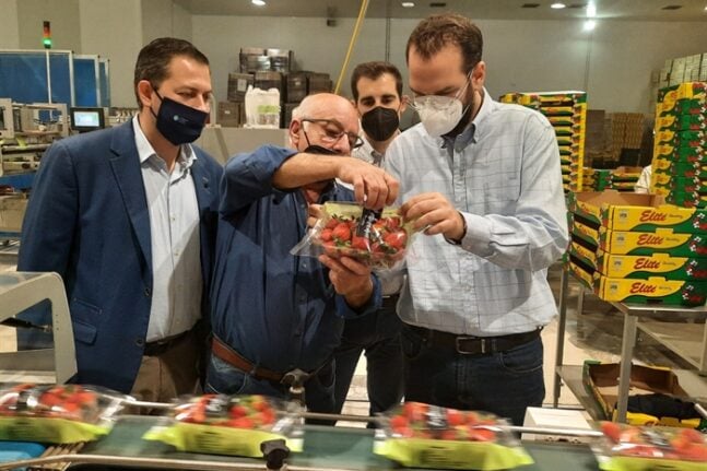 Ηλεία: Επισκέψεις Φαρμάκη σε μονάδες αγροτικών προϊόντων