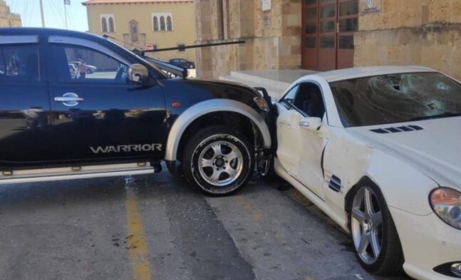 Αστυνομικός σε αμόκ κατέστρεψε το αυτοκίνητο του διευθυντή του