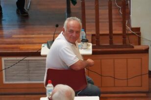Αιγιάλεια-Προϋπολογισμός: Τριπλό επεισόδιο με «γαλλικά» και αποβολές από το δημοτικό συμβούλιο!