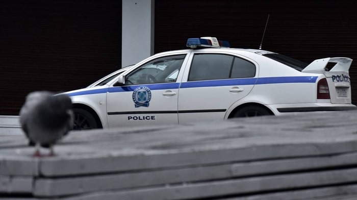 Αστυνομικός εκτός υπηρεσίας βγήκε για φαγητό και «τσάκωσε» τσαντάκια