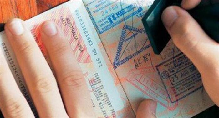 Πάτρα: Χειροπέδες σε δύο ανήλικους στο λιμάνι με πλαστά