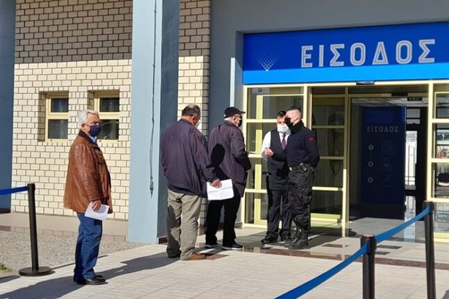 Θα ανοίξουν τρία εμβόλια για την ομάδα 18 έως 30 ετών