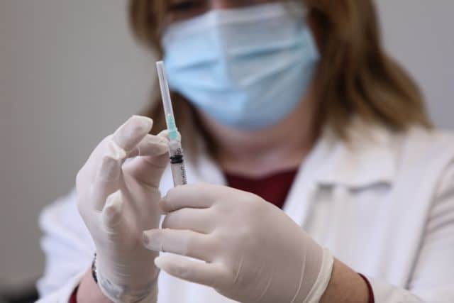 Κορονοϊός: Εφτασε η ώρα για την τρίτη δόση εμβολίου - Σήμερα ανοίγει η πλατφόρμα