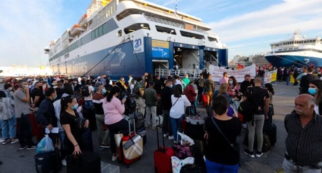 Ανεστάλη η απεργία στα πλοία, ξεκίνησαν τα δρόμολόγια - Ταλαιπωρία για τους επιβάτες