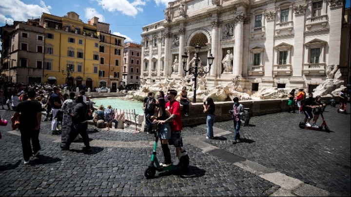 Ιταλία: Νέα μέτρα για τους ανεμβολίαστους – Καθιερώνεται Super Green Pass