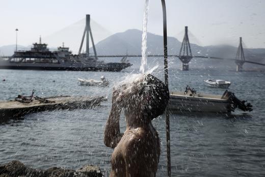 Σε εξέλιξη το κύμα καύσωνα σε όλη τη χώρα - Οδηγίες από την Πολιτική Προστασία