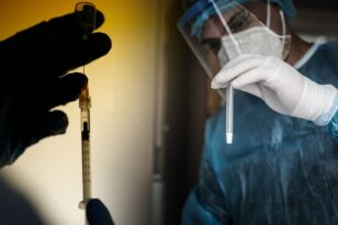 Κορονοϊός: Δεκάδες χώρες διακόπτουν τους εμβολιασμούς λόγω έλλειψης δόσεων